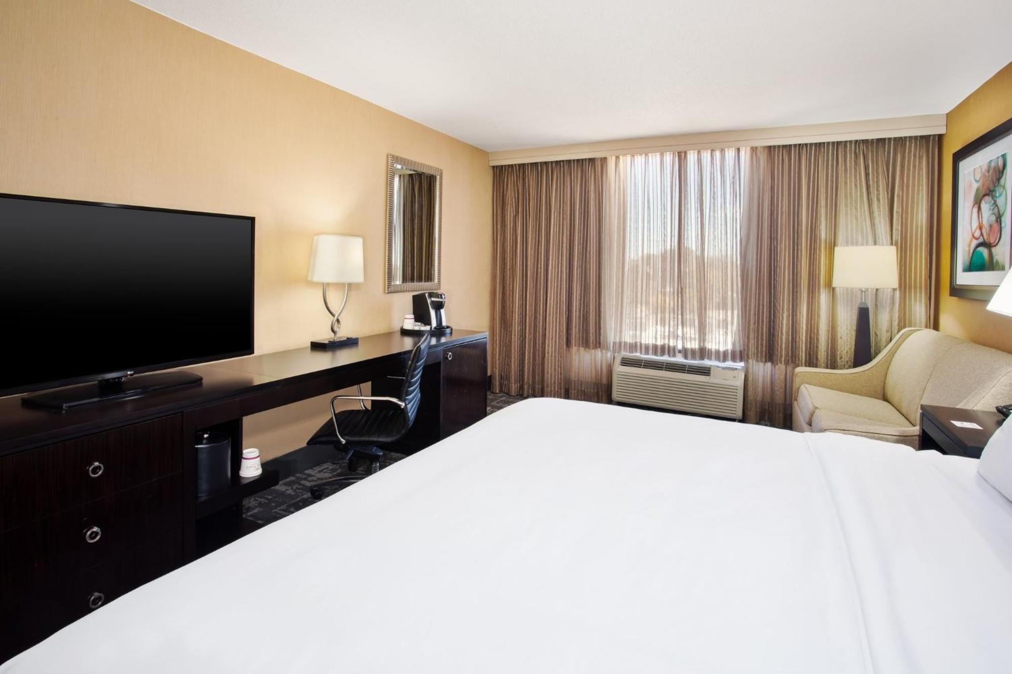 Crowne Plaza Greenville By Ihg Екстериор снимка