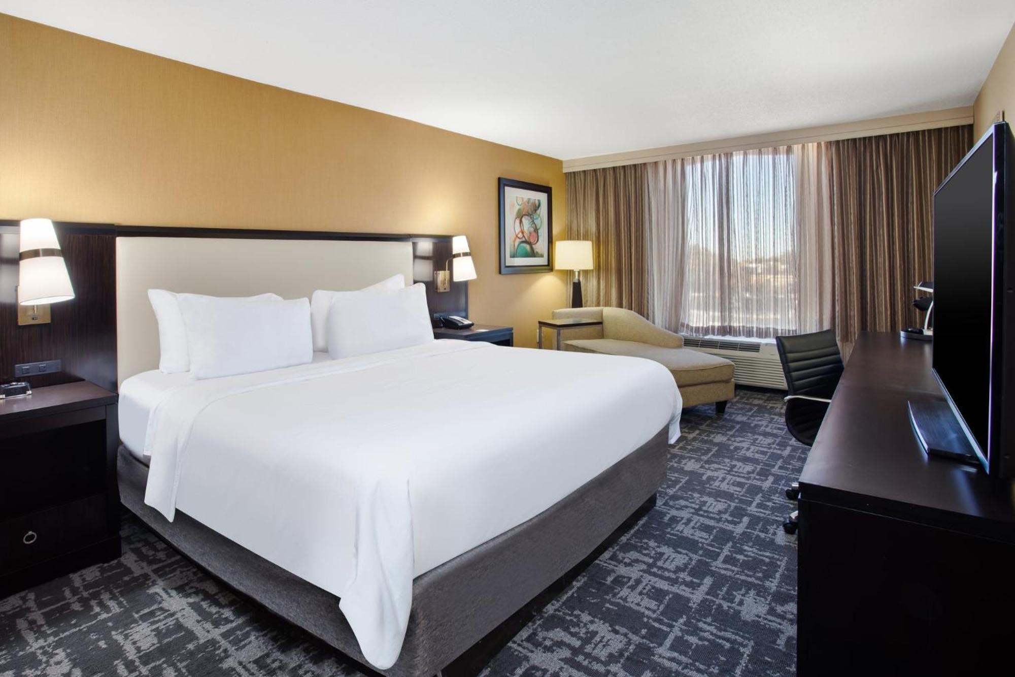 Crowne Plaza Greenville By Ihg Екстериор снимка